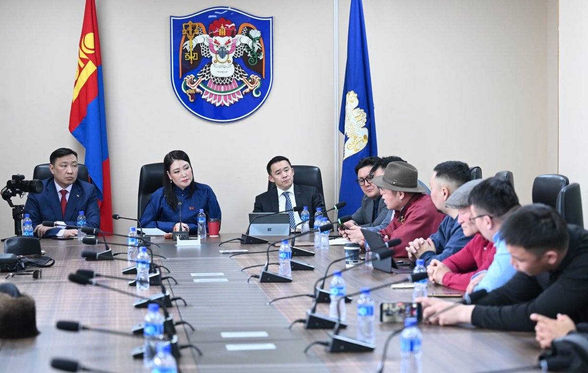 Өв соёлоо хамгаалж, морин уралдааныг нэгдсэн стандарттай болгох асуудлаар уяачдын төлөөлөлтэй уулзлаа