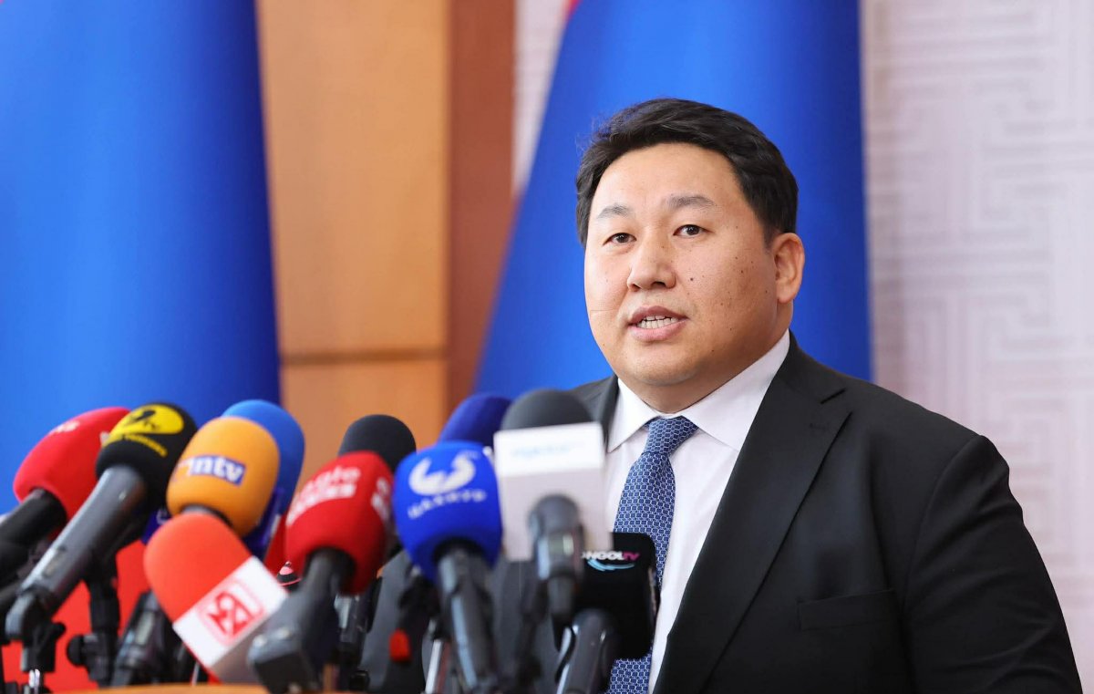 А.Бямбажаргал: Алтан гургалдай шиг дуулж ард түмнээс санал авчхаад адаг сүүлд нь "Намайг яах гэж сонгосон юм бэ" гэж амыг нь асуух хэмжээнд ёс зүйн асуудлыг бид хүлээн зөвшөөрөх юм уу