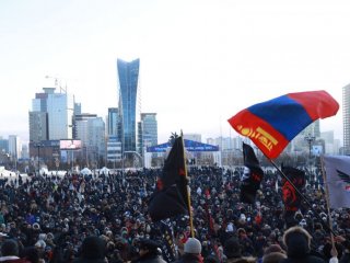 Худал бүхнээсээ салцгаах юмсан