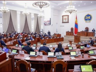 Яахлаараа улстөржилт Монголд зөвхөн л гэмт хэрэгтэн &ndash; улстөрчдийг төрүүлээд байна вэ?