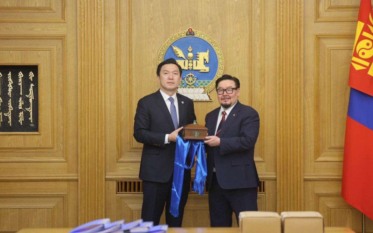 Монгол Улсын 35 дахь Ерөнхий сайд Н.Учрал Засгийн газрын тамгаа гардаж авлаа