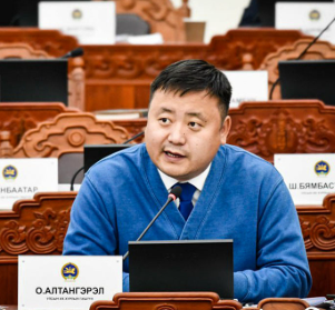 О.Алтангэрэл: Ерөнхийлөгчийн сонгуульд өрсөлдөхөө мэдэгдсэн Н.Алтанхуяг гишүүнийг шүүх захиалгаар залхааж эхэллээ