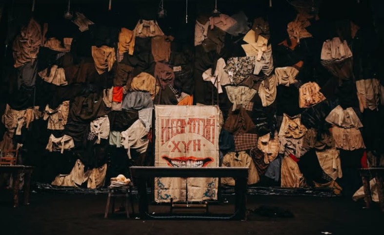 &ldquo;Инээмтгий хүн&rdquo; визуал драмын жүжгийг дахин толилуулна