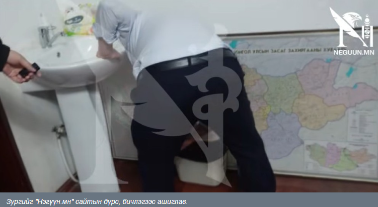  Ажлын байрандаа согтуурч, зүй бус авирласан А.С, М.Э нарыг 20 цагийн хугацаагаар албадан сургалтад хамруулж, 10 хоногийн хугацаагаар баривчлах шийтгэл оногдуулжээ