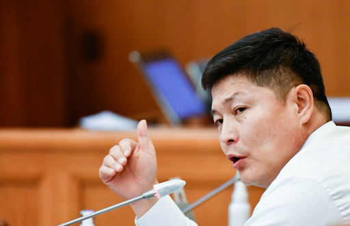 Хотын дарга Х.Нямбаатар айлчлалын үеэр намын даргаа эвгүй байдалд оруулсан уу?