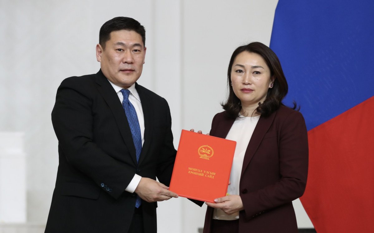 Л.Оюун-Эрдэнэ, Х.Булгантуяа хоёрын гоншигнол одоо хэнд ч хэрэггүй!