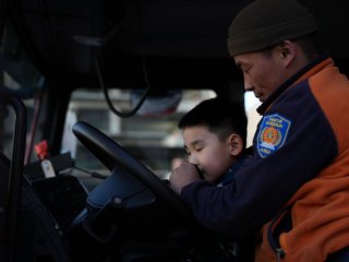 ФОТО: Цэцэрлэгийн ахлах ангийн сурагчид аврагчдын ажил, мэргэжилтэй танилцаж байна