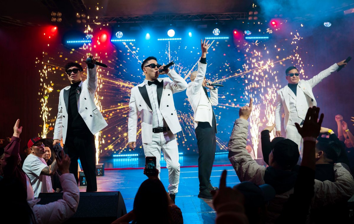 "Мистер" хамтлаг 30 жилийн дараа СТА тэмдгээр энгэрээ мялаалгалаа