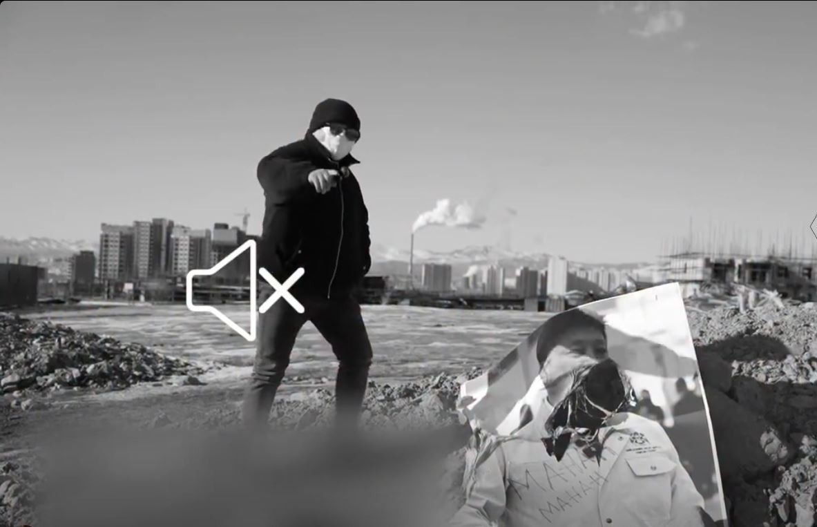 ЦЕГ: Хотын даргын зургийг шатааж буй иргэний бичлэгийг шалгаж байгаа