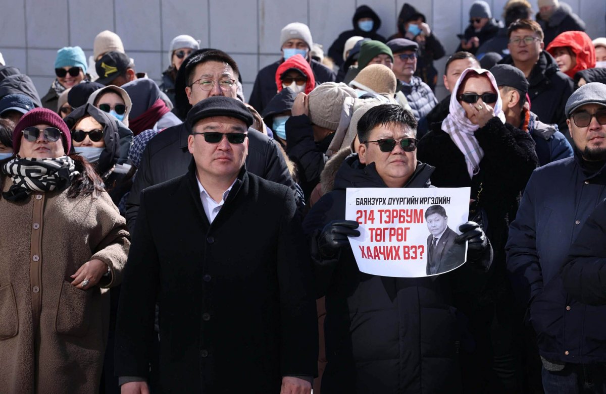 Баянзүрх дүүргийнхэн Х.Нямбаатараас шударга ёсыг шаардаж байна