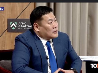 Аргаа барсан Л.Оюун-Эрдэнэ ард түмнийг айдаст автуулахыг оролдож байна