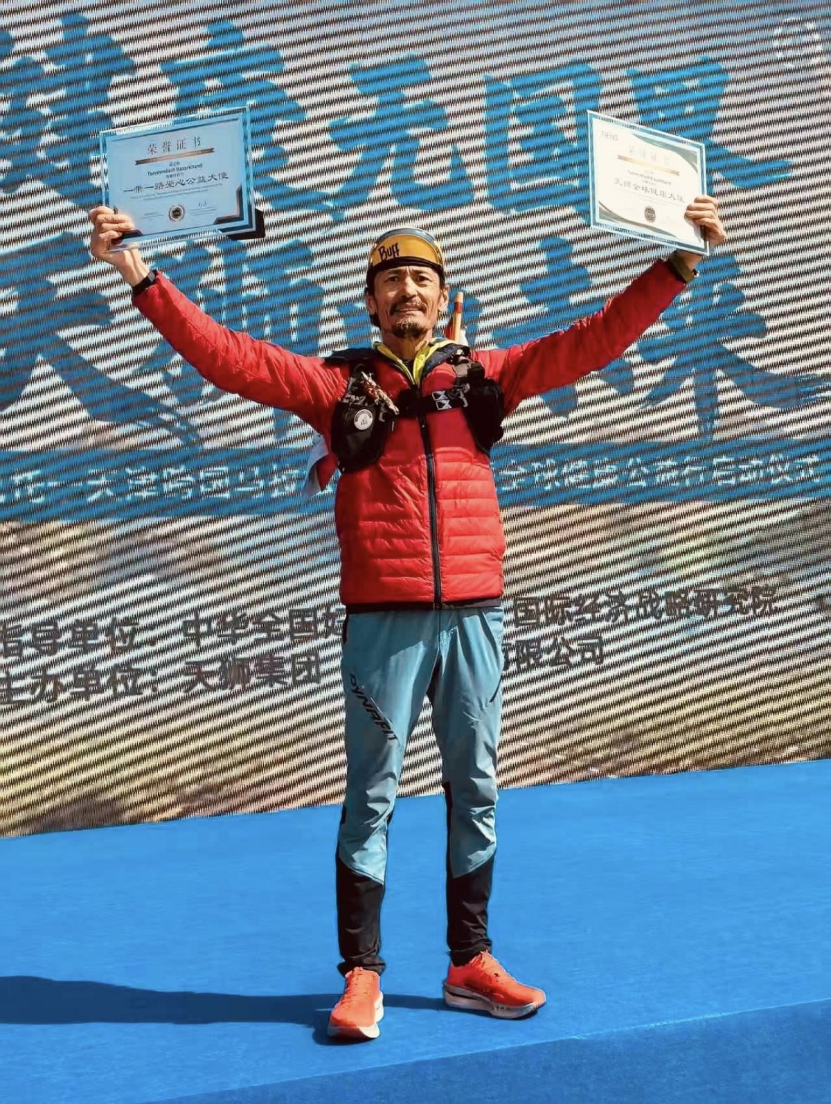 Монгол Улсын Гавьяат тамирчин Б.Цэвээндаш 1,418 км замыг туулаад эх орондоо ирлээ