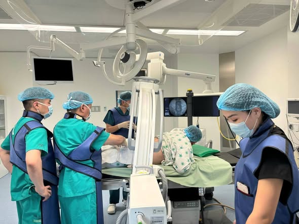 ТТАХНЭ нурууны мэдрэлийн ёзоор дарагдаж, үрэвссэнээс үүдэлтэй өвдөлтийг намдаах эмчилгээний аргыг нэвтрүүлжээ