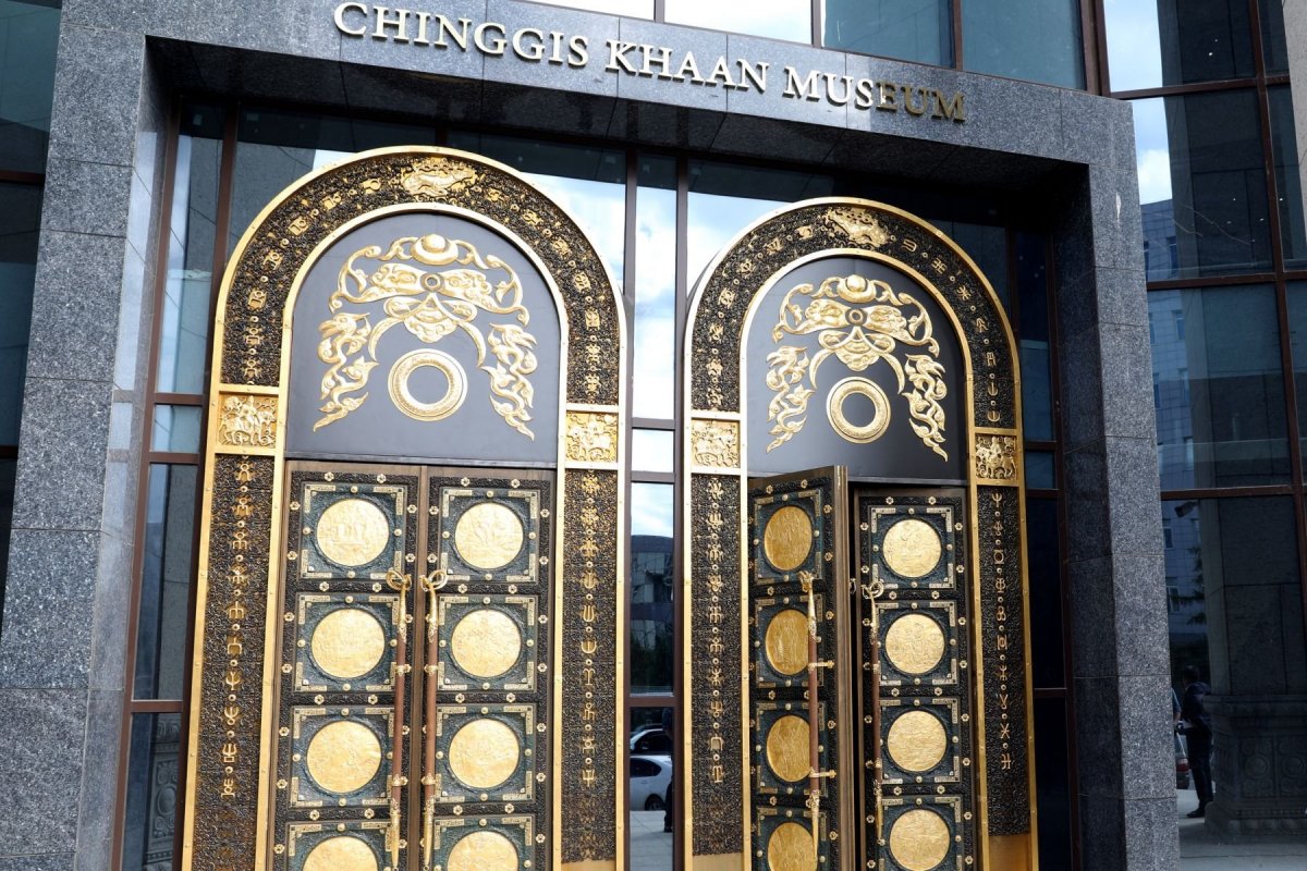 Өнөөдрөөс төрийн өмчийн музейнүүд үнэгүй үйлчилнэ