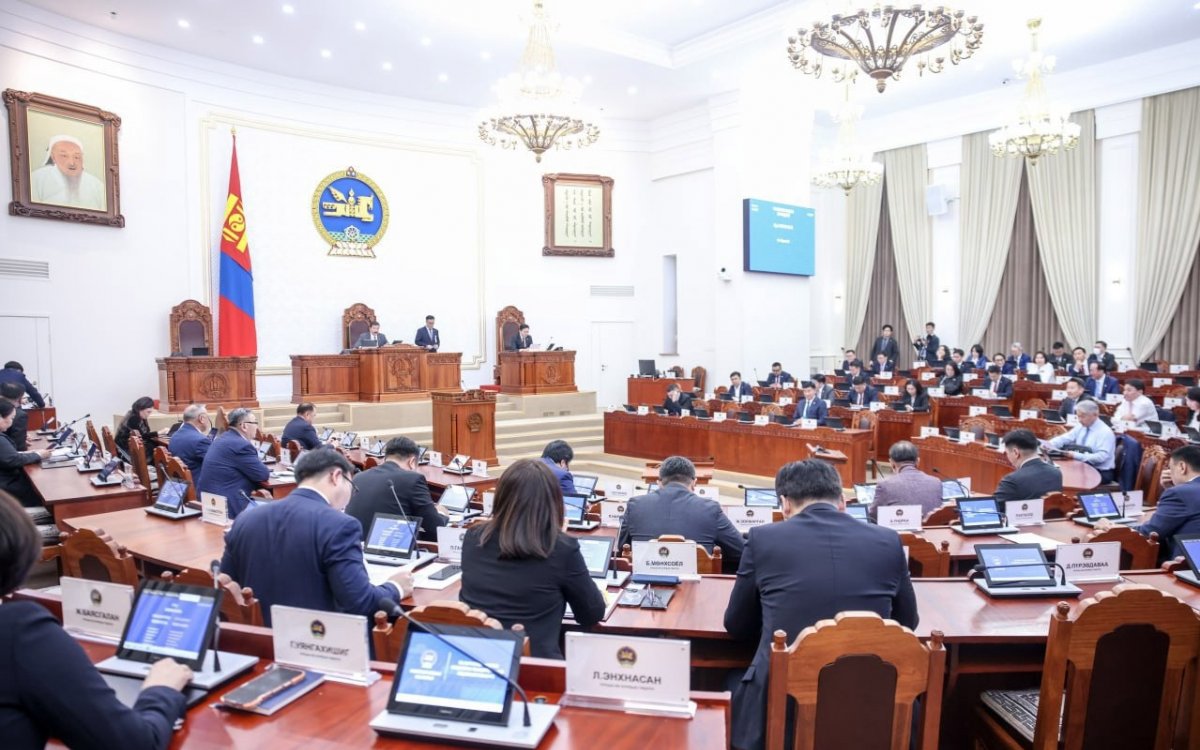 Ингэж байснаас УИХ тарсан нь дээр юм биш үү?