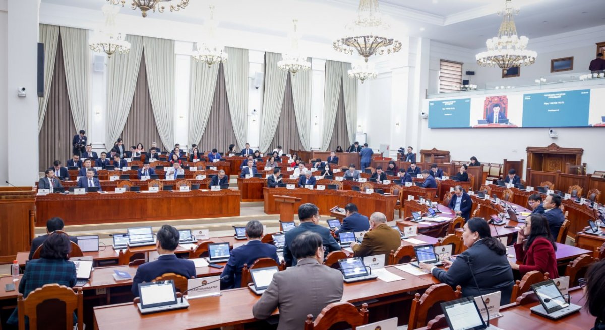 Чуулган ирц: Чөлөөтэй дөрөв, есөн гишүүн гадаад томилолттой байна