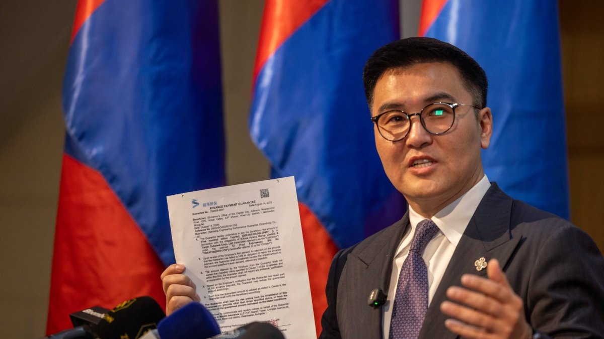 Ч.Лодойсамбуу: Төсвийн хөрөнгөнөөс ₮500 тэрбумыг үрэн таран хийчихсэн хотын дарга Х.Нямбаатар сайн дураараа ажлаа өгөх ёстой