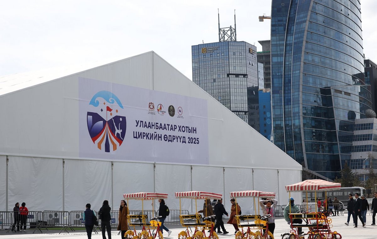 Төв талбай дээр Монголын 30 орчим рестораны тогооч нар ази, европ хоол хийнэ