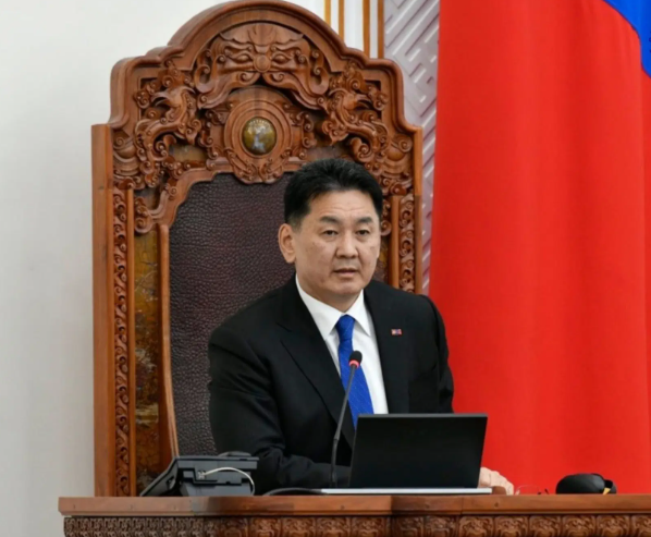 УИХ-ын дарга, МАН-ын дарга хоёр &ldquo;Ерөнхийлөгчийн хуулийг дэмж&rdquo; гэж гишүүдийг шахжээ, хариуд нь...