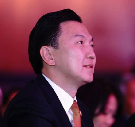 Ид шид амлаагүй Ерөнхий сайдад ишгэн популизм хийхээс өөр ажил олдохгүй...