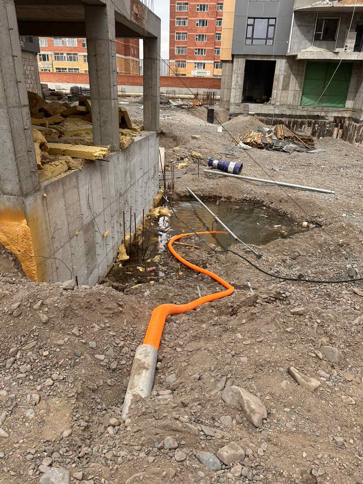 Дунд гол руу техникийн бохирдолтой хөрсний усаа шавхсан &ldquo;Лонсин Монголиа&rdquo; ХХК-ийн зөрчлийг илрүүлж, таслан зогсоолоо