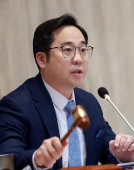 НИТХ-ын дарга А.Баярыг 31 гишүүний 29 нь дэмжиж огцруулав