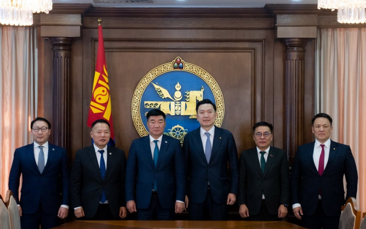 УИХ-ын дарга С.Бямбацогт парламент дахь таван намын удирдлагатай уулзлаа