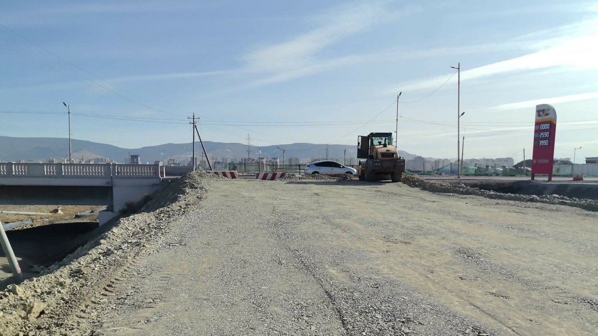 Хайлааст, Дарь-Эхийг холбосон замын гүүрнээс 14 дүгээр хорооны авто замтай холбогддог замын хөдөлгөөнийг хаажээ