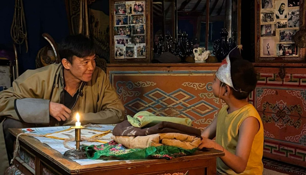 Жүжигчин Э.Батнямбуу найруулагчийн гараагаа эхлүүллээ