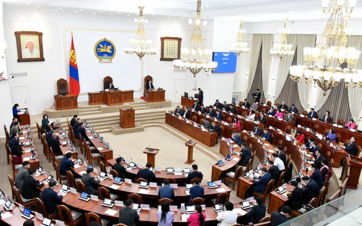 Монгол Улсын Их Хурлын тухай хуульд нэмэлт, өөрчлөлт оруулах тухай хуулийн төслийг анхны хэлэлцүүлэгт шилжүүллээ