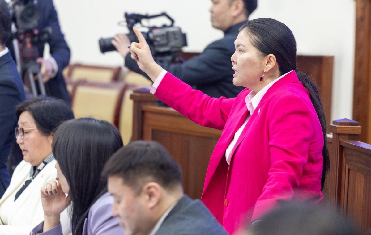 Нарагийн бодлыг хэн, юу өөрчлөв?