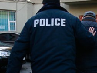 Мөрдөгч С.Д нь хэргийн хохирогчид олгох 5 сая төгрөгийг хувийн дансанд шилжүүлэн авч, зарцуулжээ