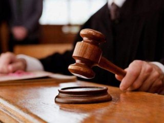 Эрэн сурвалжлагдаж байсан этгээдэд гадаад паспорт гаргаж өгсөн улсын бүртгэгч нарт зорчих эрхийг хязгаарлах, хорих ял оноожээ