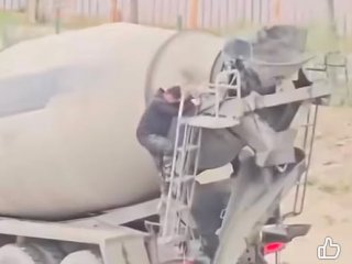 Бетон зуурмагийн үлдэгдэл, хаягдал хогийг хаяж асгасан жолооч нарыг олж тогтоожээ