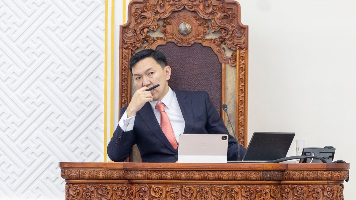 500 мянган ахмадын тэтгэврийг ₮100-300 мянгаар нэмэх агуулгатай хуулийн төслийг УИХ яаралтай хэлэлцэхээр боллоо