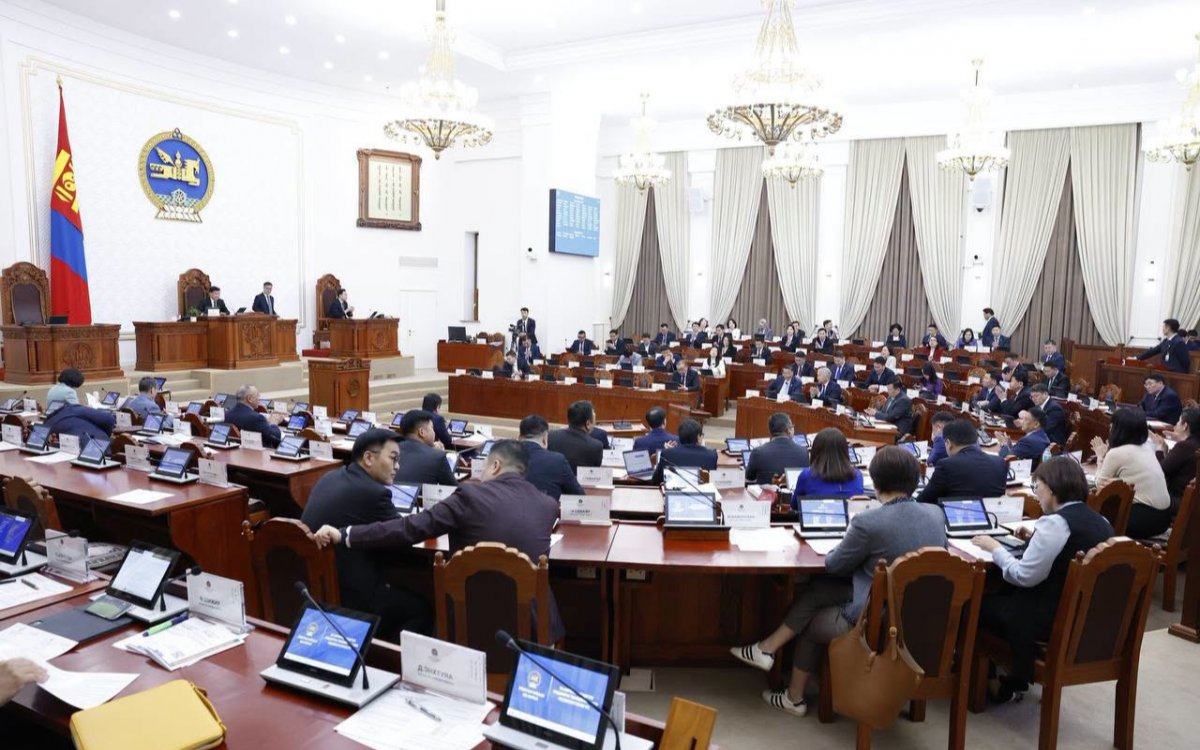 Баасан гарагт парламент гурван хуулийг эцэслэн баталлаа
