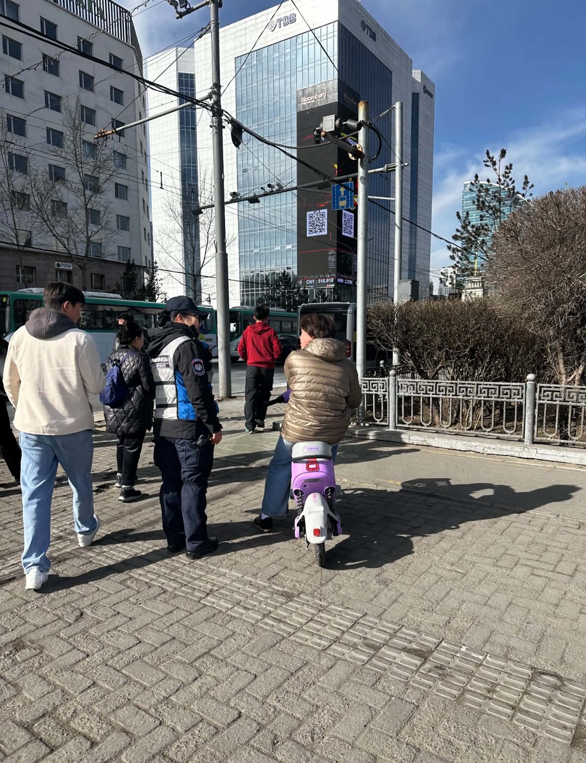 Долдугаар сарын 1-нээс 18 нас хүрээгүй хүүхэд мопед, скүтер, суррон унахгүй