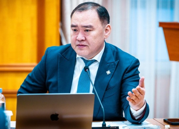 Лу.Гантөмөр: Төмөр замын хүртээмж хангалтгүй, метро, цахилгаан тээврийн системгүй учраас бид шатахуунгүйгээр хэвийн амьдрах боломжгүй болсон