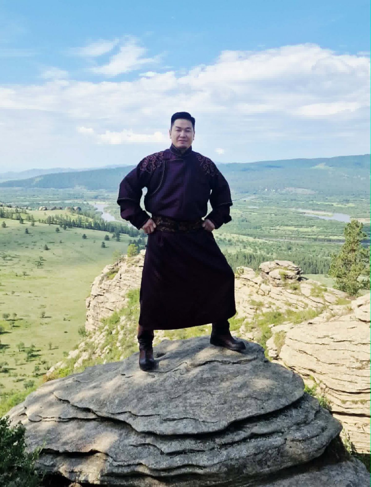 Ш.Хүрэлээ: ҮУИТеатр клипнээс минь зөвшөөрөлгүйгээр авч рекламандаа ашигласан, "Мөнхийн Монгол Наадам" дууны нэрнээс санаа авч наадмын нээлтээ нэрлэсэн байх магадлалтай