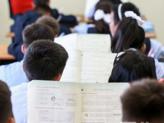 Нэгдүгээр ангид элсэж буй 74,000 орчим хүүхэд эхний нэг сар сургуульдаа дасан зохицсоны дараа хичээл орно 