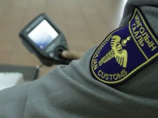 Гаалийн улсын ахлах байцаагчаар ажиллаж байхдаа хахууль авсан хэргийг прокурорын байгууллагад хүргүүллээ