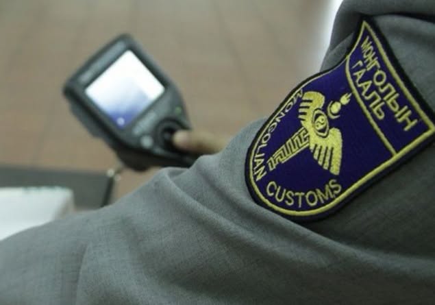 Гаалийн улсын ахлах байцаагчаар ажиллаж байхдаа хахууль авсан хэргийг прокурорын байгууллагад хүргүүллээ
