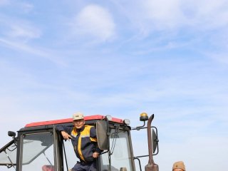 Намрын ургац хураалтыг зэвсэгт хүчнийхэн нугалж байна