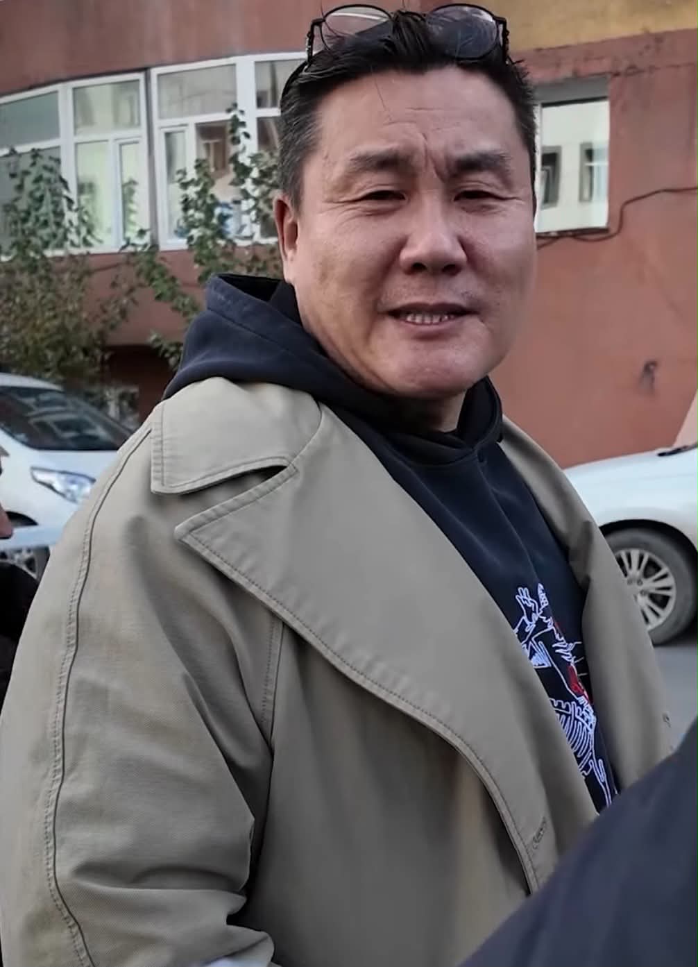 Найруулагч Б.Баатар шүүгчээс татгалзах хүсэлт гаргаж, шүүх хурал түр завсарлав